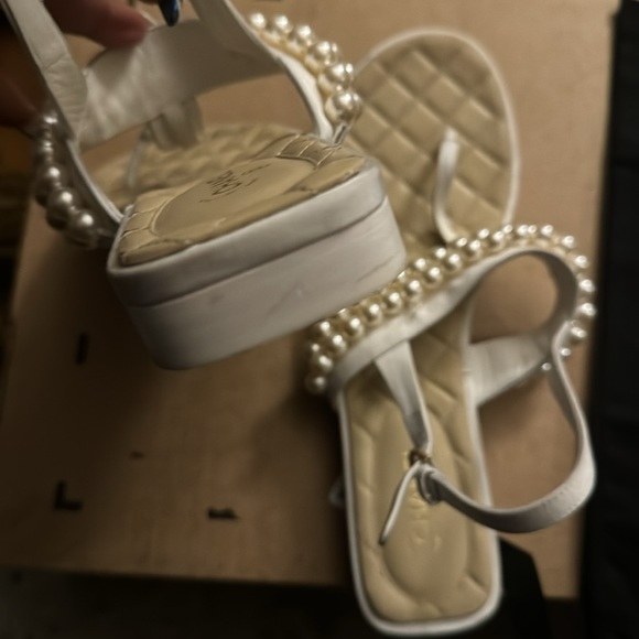 Authentic Chanel thong sandals with pearls - Picture 6 of 8